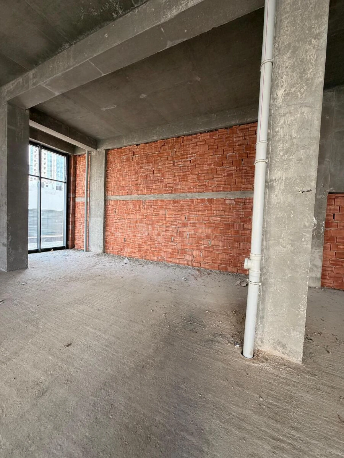 Satılır obyekt 334.1 m²