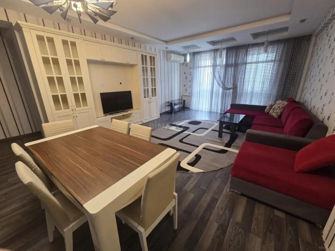 Kirayə verilir 3 otaqlı mənzil 165 m²
