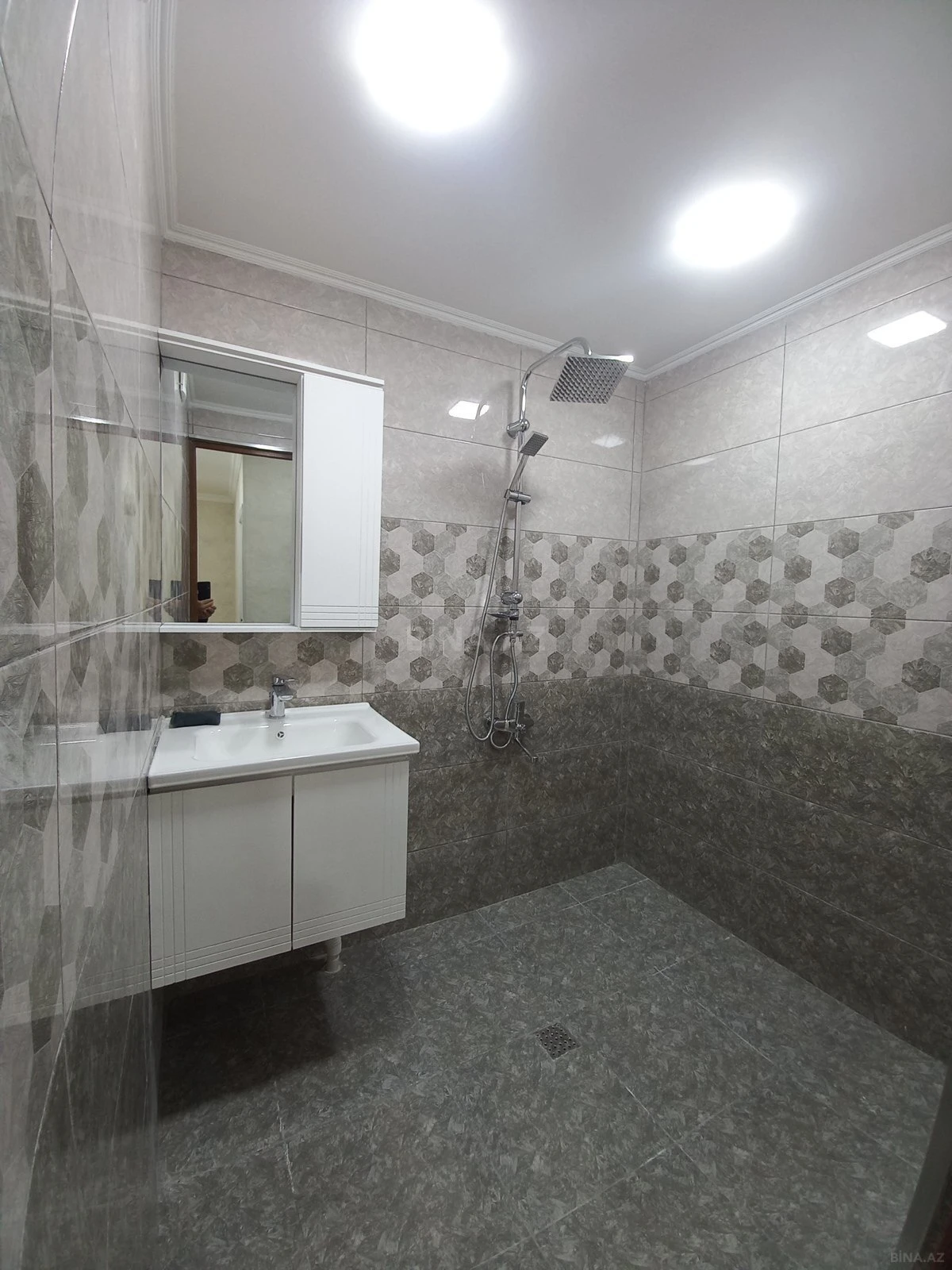 Satılır 2 otaqlı mənzil 60 m²