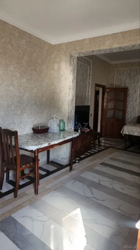 Satılır 5 otaqlı həyət evi 250 m²
