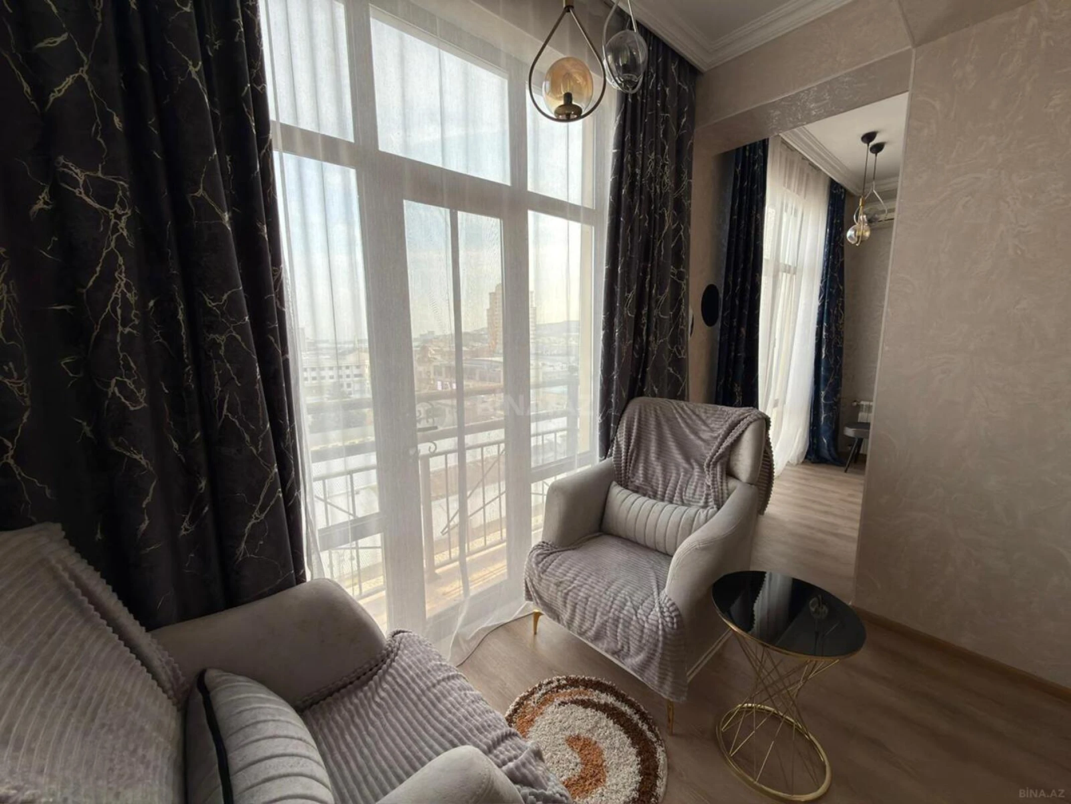 Kirayə verilir 2 otaqlı mənzil 105 m²
