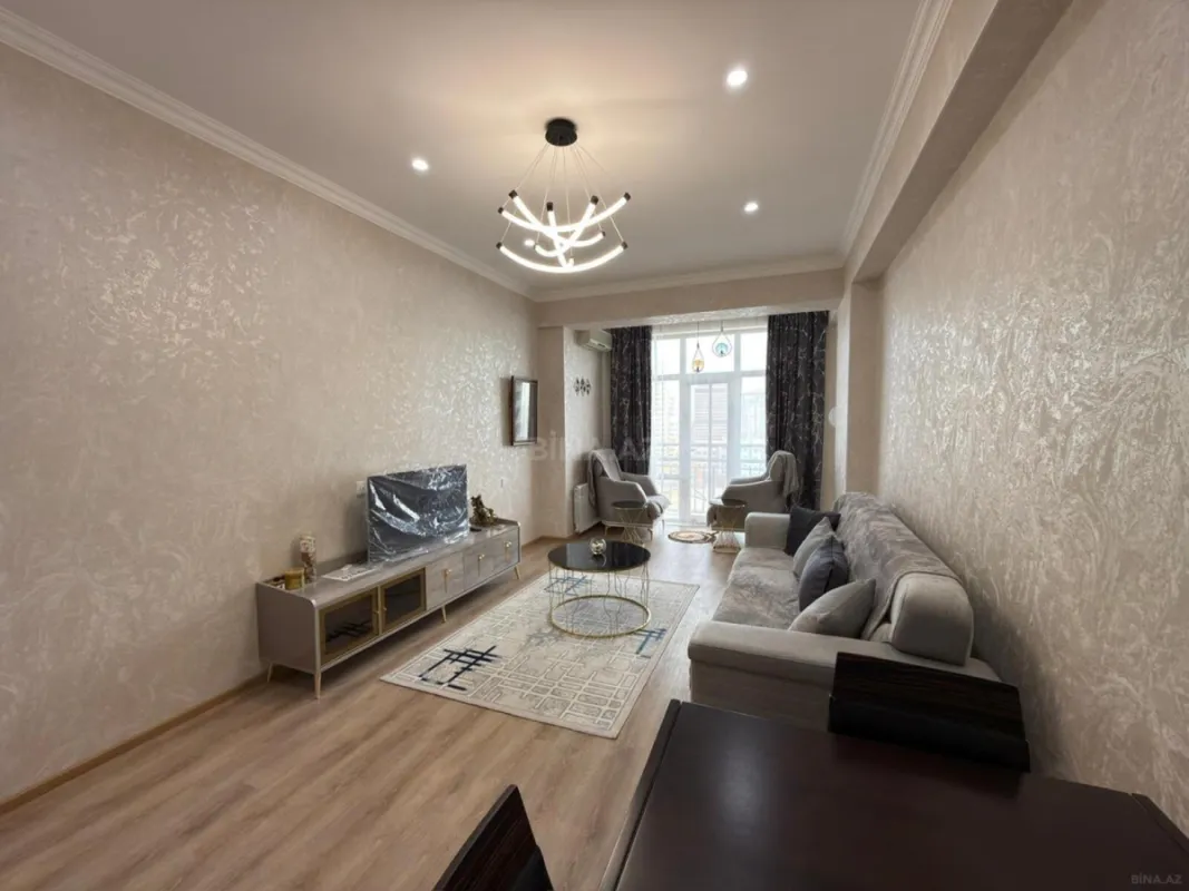 Kirayə verilir 2 otaqlı mənzil 105 m²