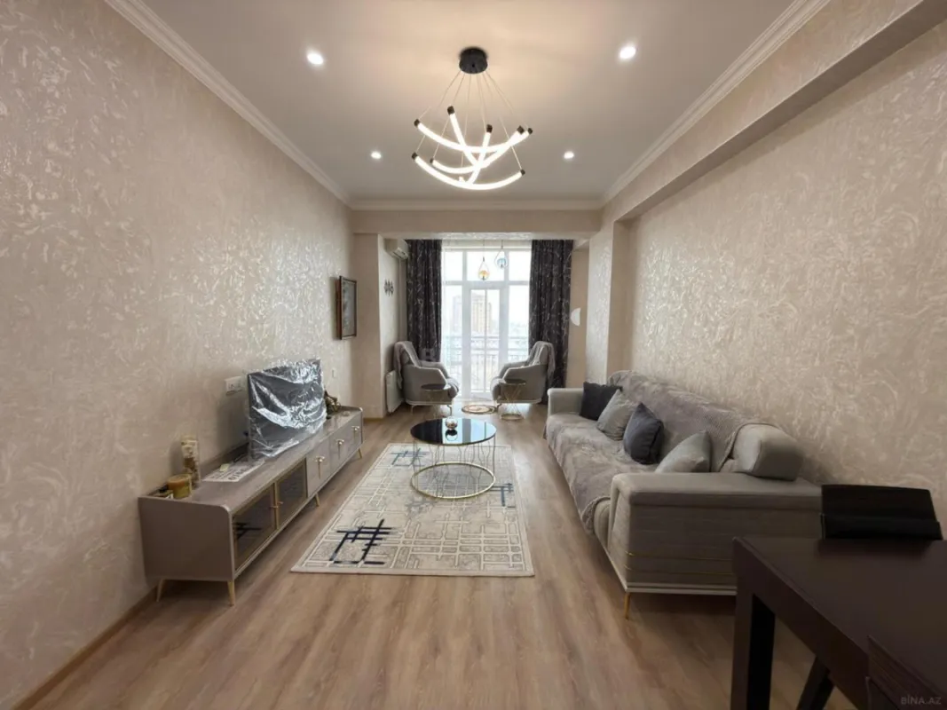 Kirayə verilir 2 otaqlı mənzil 105 m²