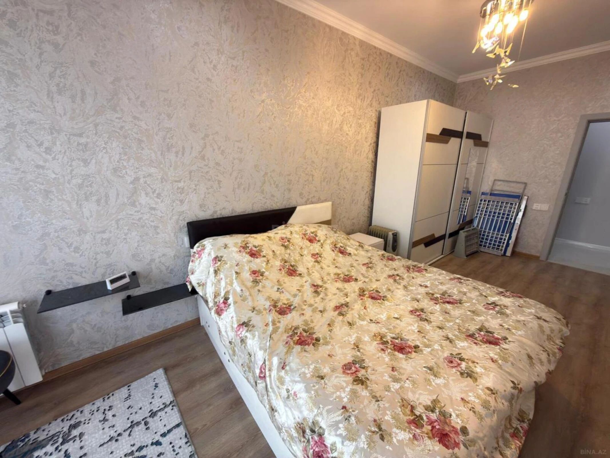 Kirayə verilir 2 otaqlı mənzil 105 m²