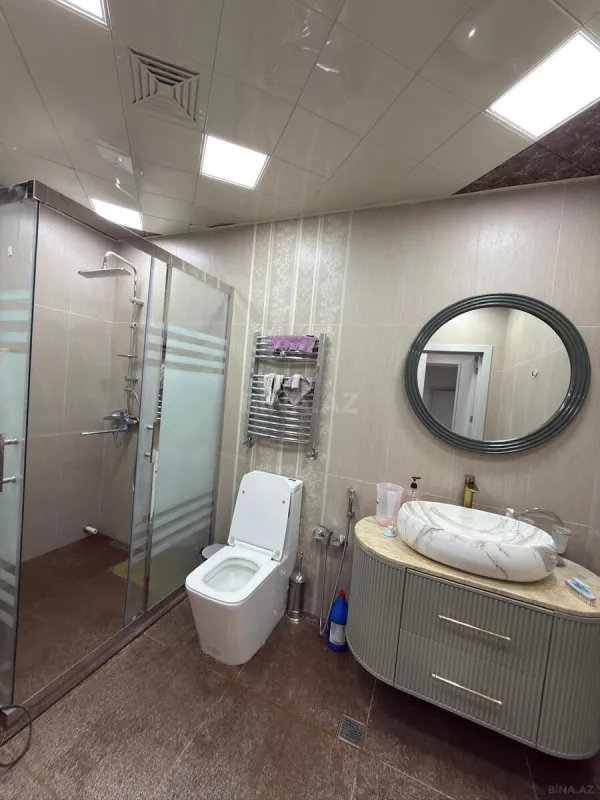 Kirayə verilir 2 otaqlı mənzil 105 m²