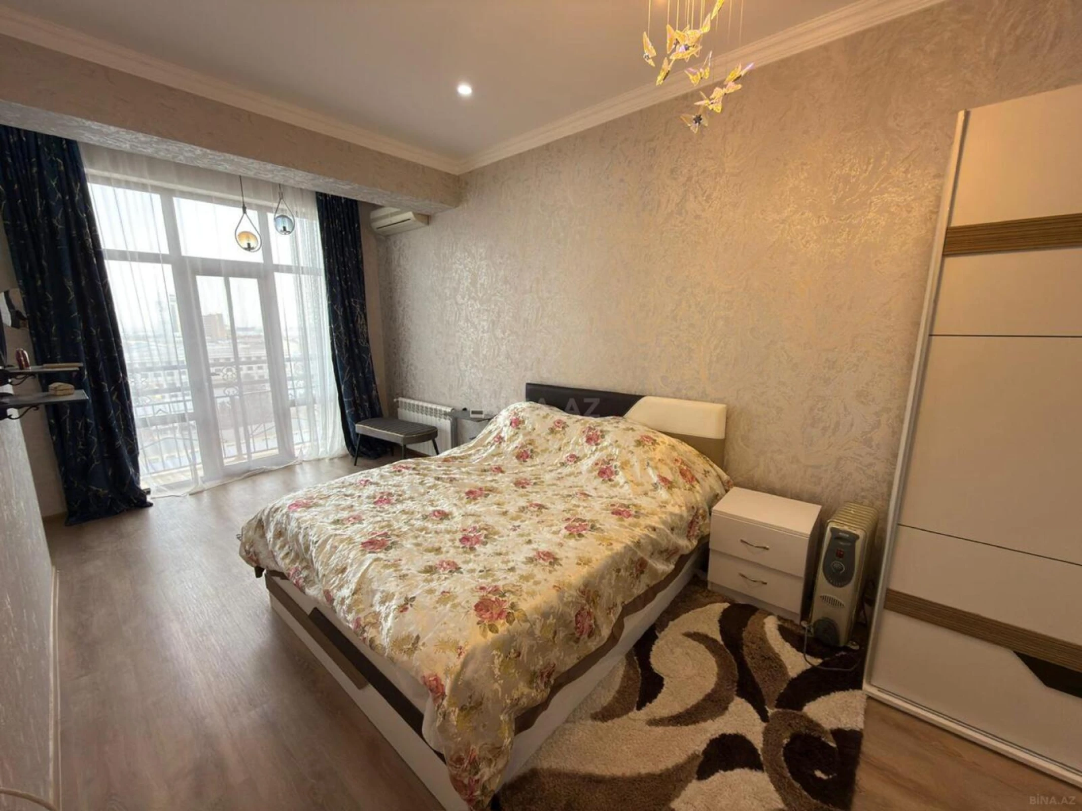 Kirayə verilir 2 otaqlı mənzil 105 m²
