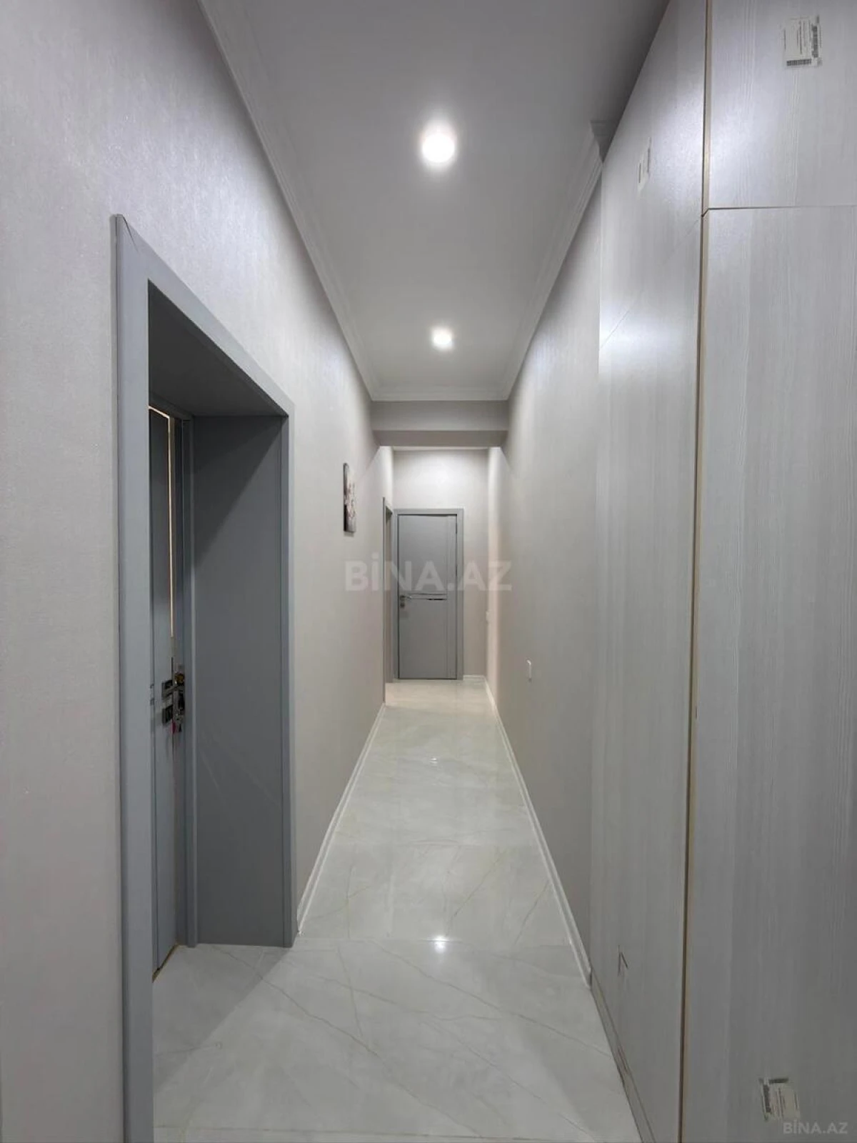 Kirayə verilir 2 otaqlı mənzil 105 m²