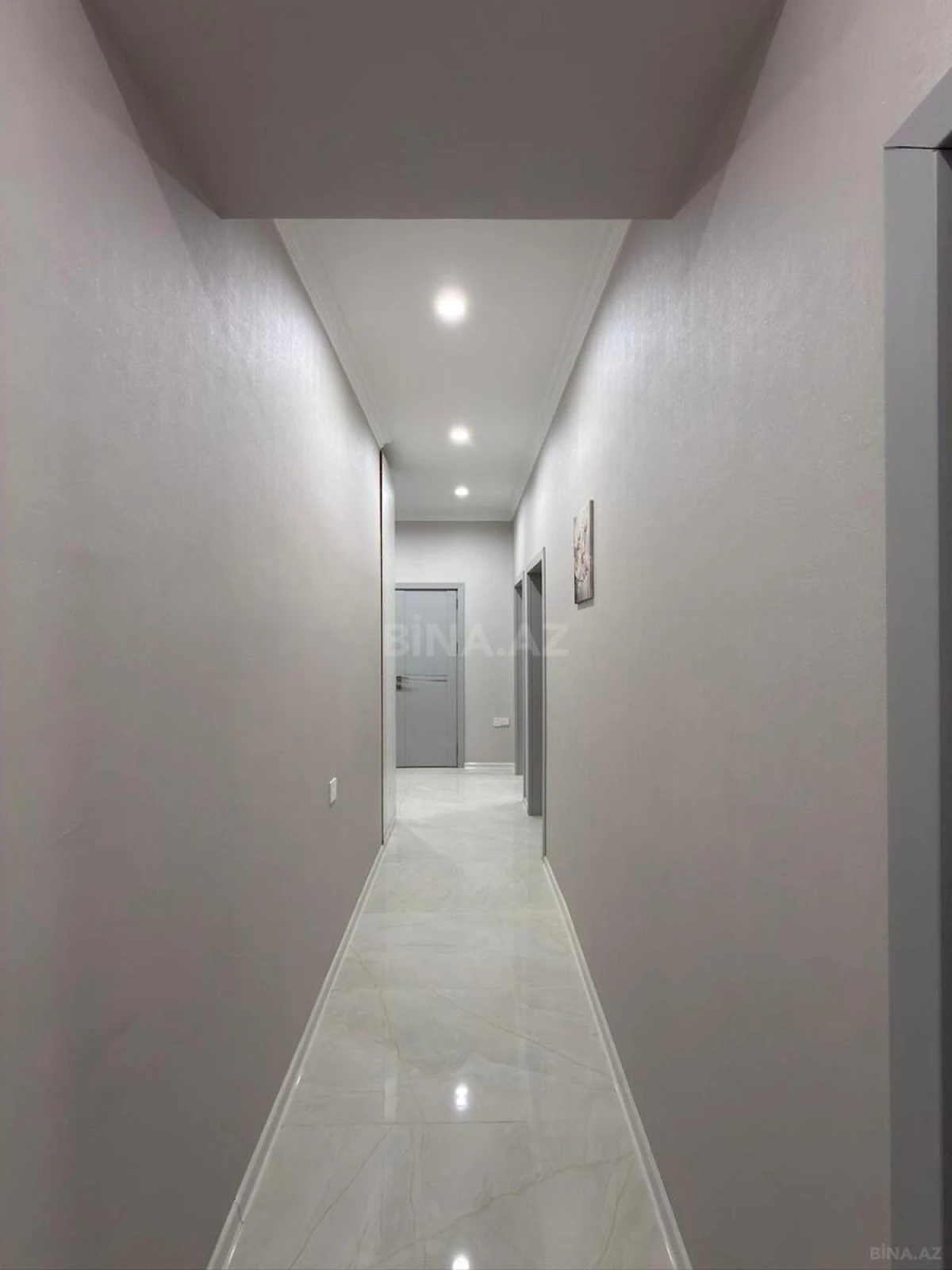 Kirayə verilir 2 otaqlı mənzil 105 m²