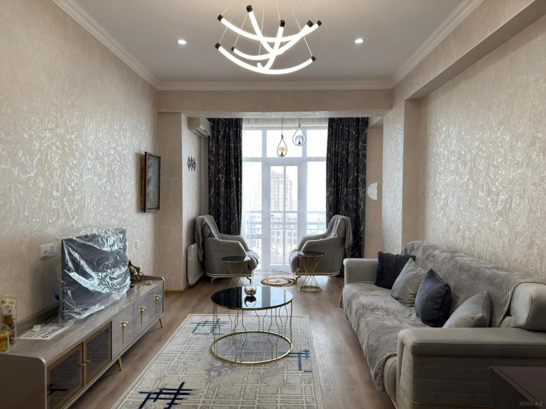 Kirayə verilir 2 otaqlı mənzil 105 m²