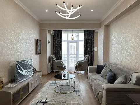 Kirayə verilir 2 otaqlı mənzil 105 m²