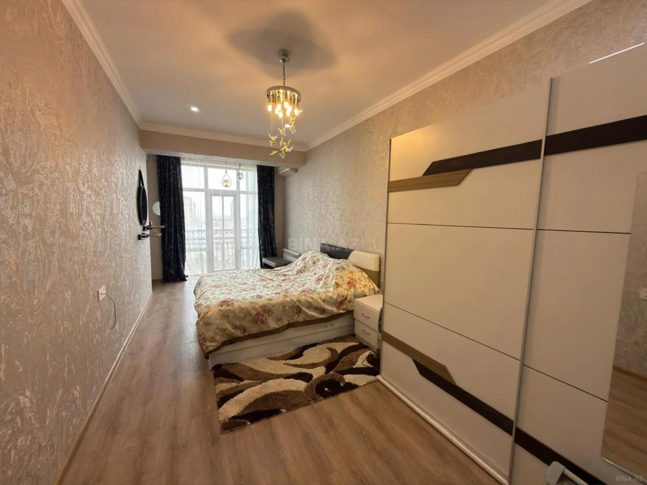 Kirayə verilir 2 otaqlı mənzil 105 m²