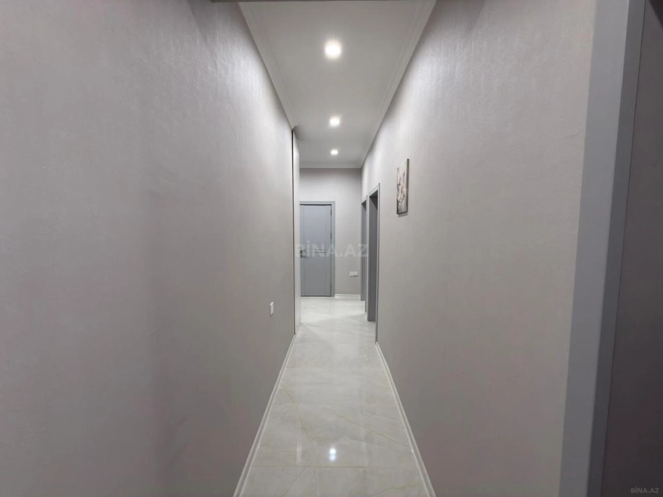 Kirayə verilir 2 otaqlı mənzil 105 m²