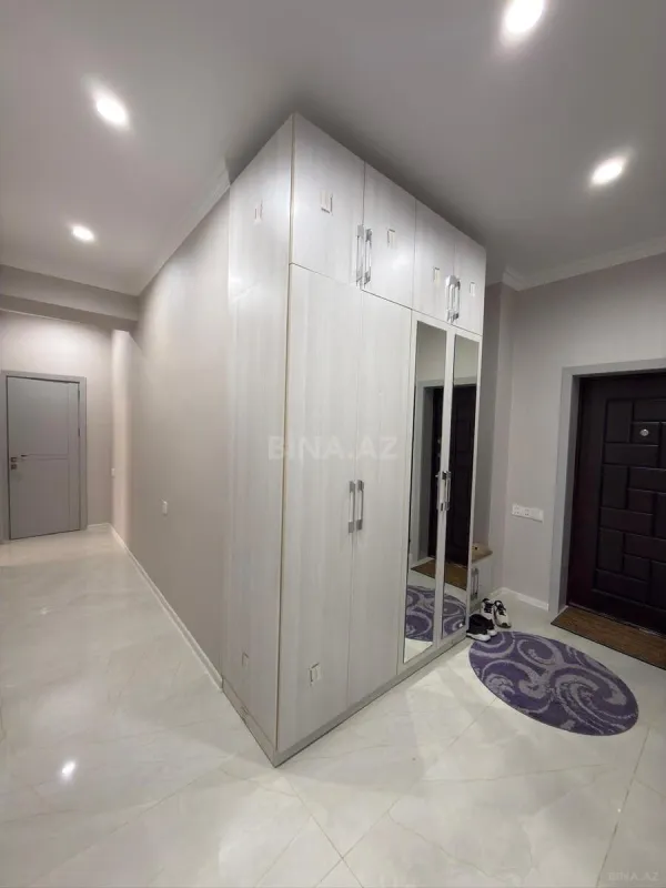 Kirayə verilir 2 otaqlı mənzil 105 m²