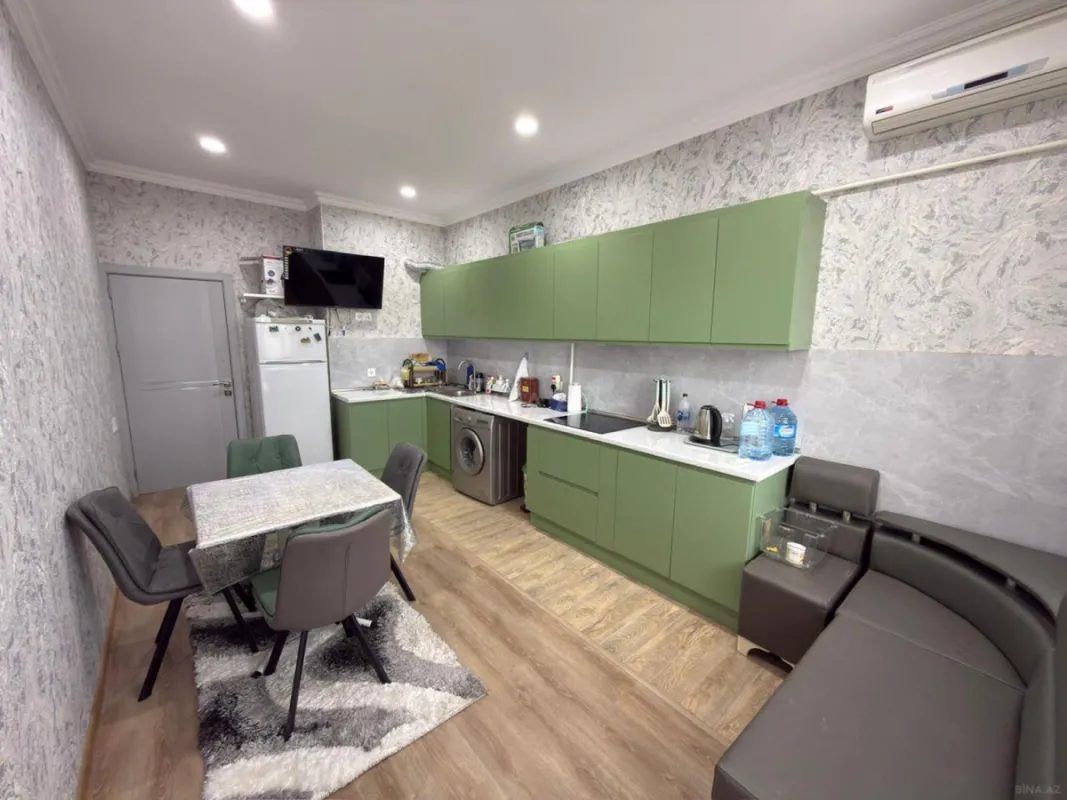 Kirayə verilir 2 otaqlı mənzil 105 m²