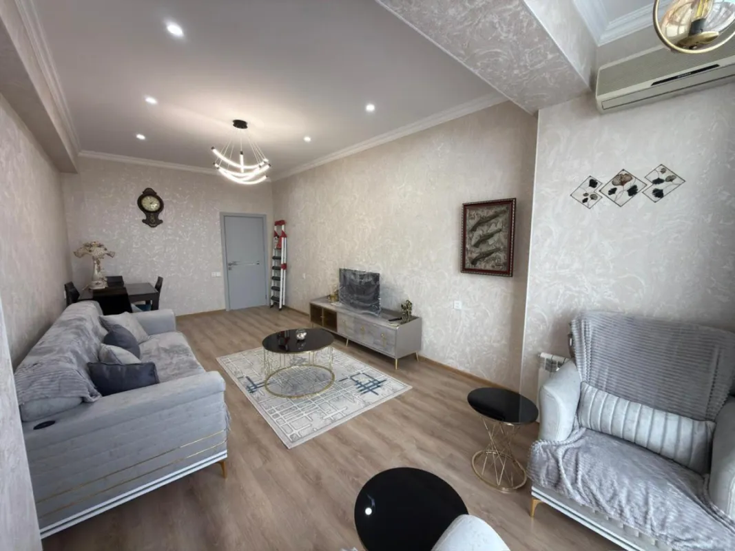 Kirayə verilir 2 otaqlı mənzil 105 m²