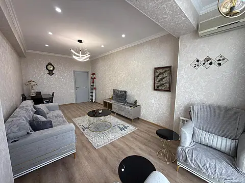 Kirayə verilir 2 otaqlı mənzil 105 m²