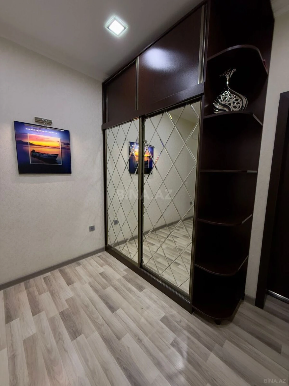 Satılır 3 otaqlı mənzil 105 m²