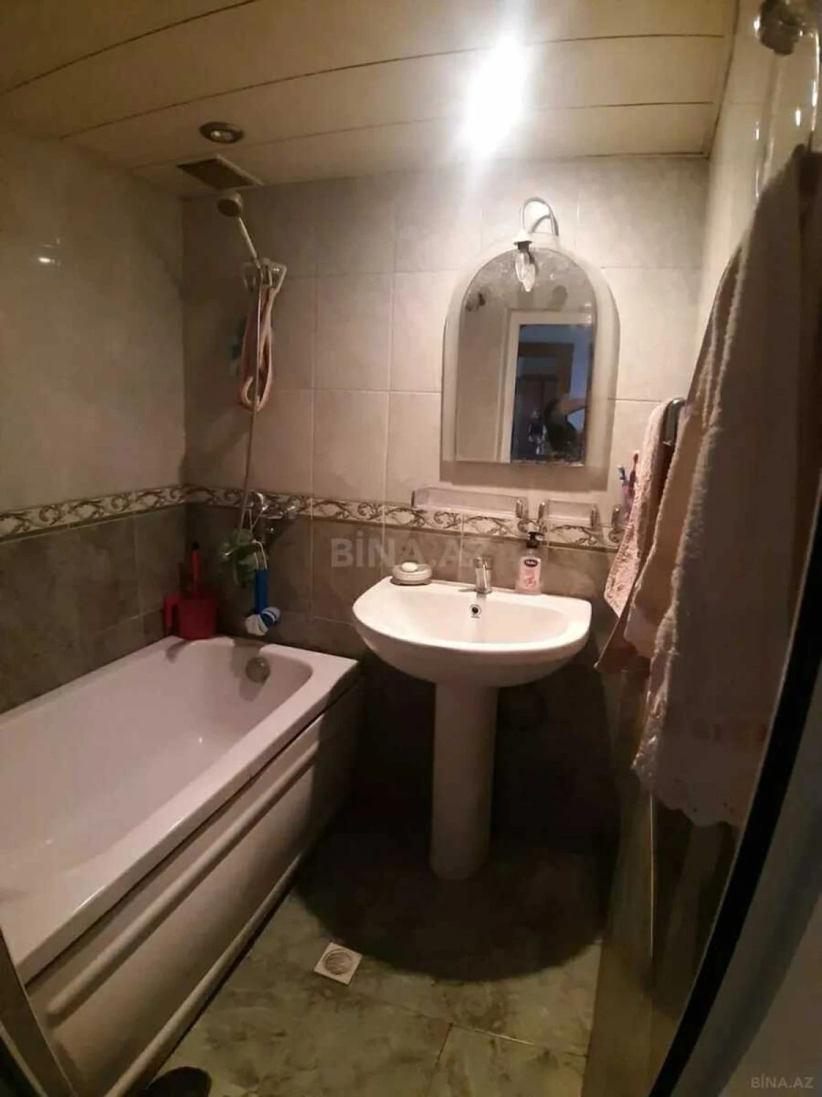 Satılır 4 otaqlı mənzil 110 m²