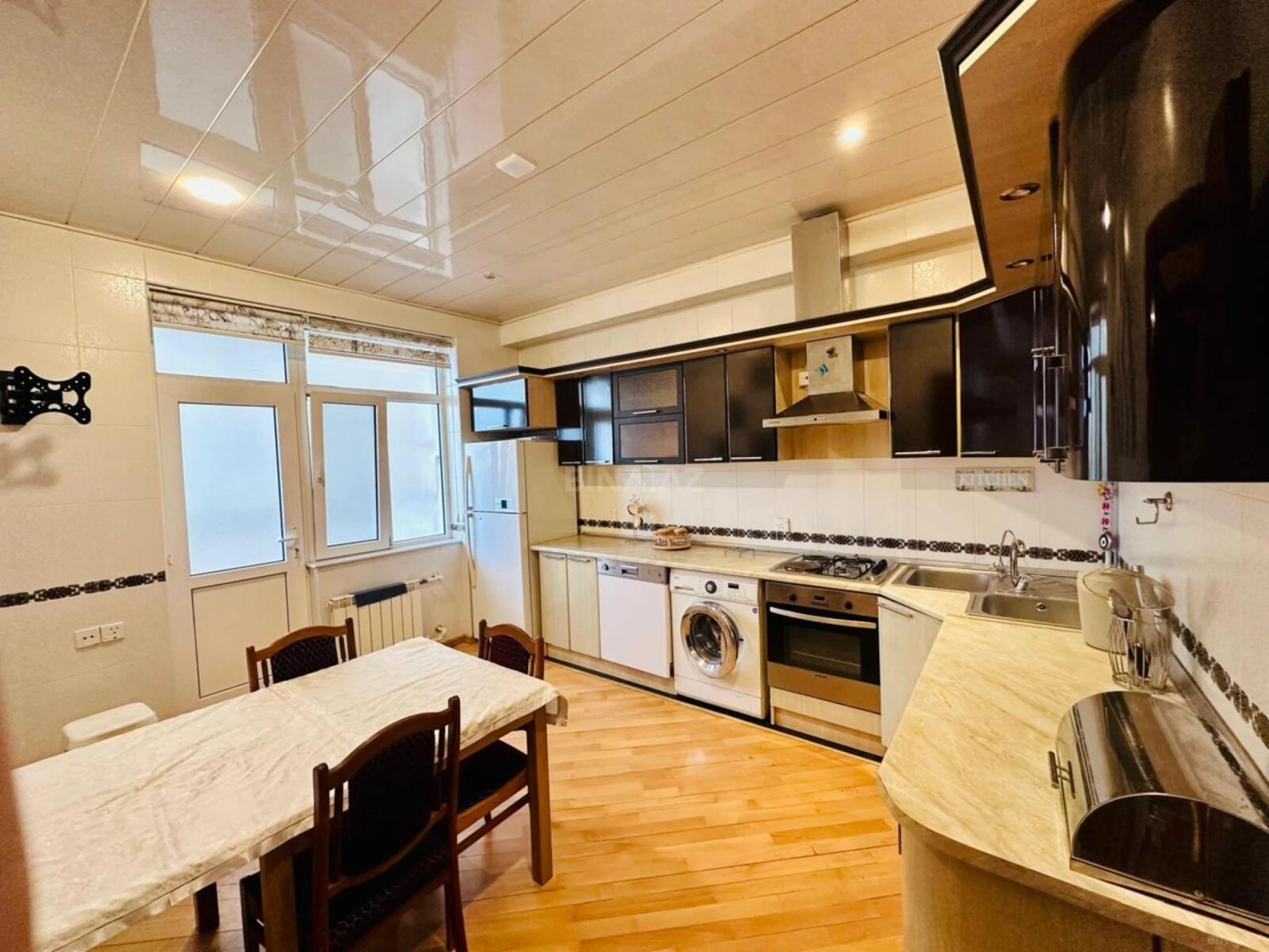 Kirayə verilir 3 otaqlı mənzil 110 m²