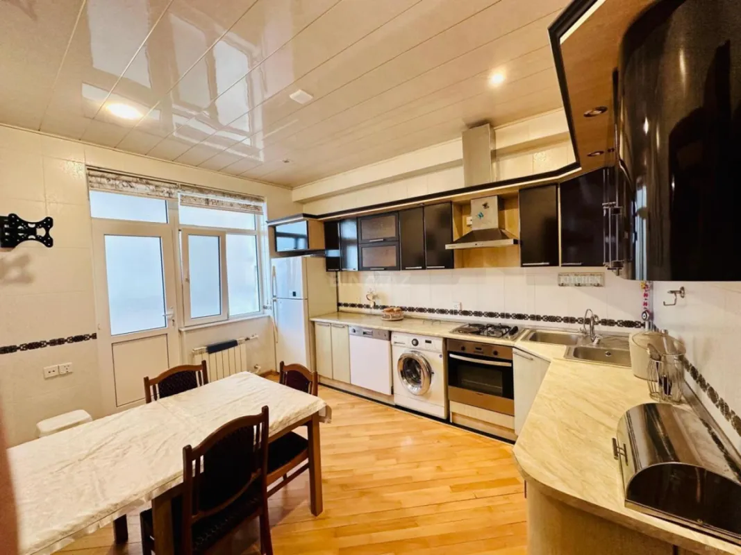 Kirayə verilir 3 otaqlı mənzil 110 m²