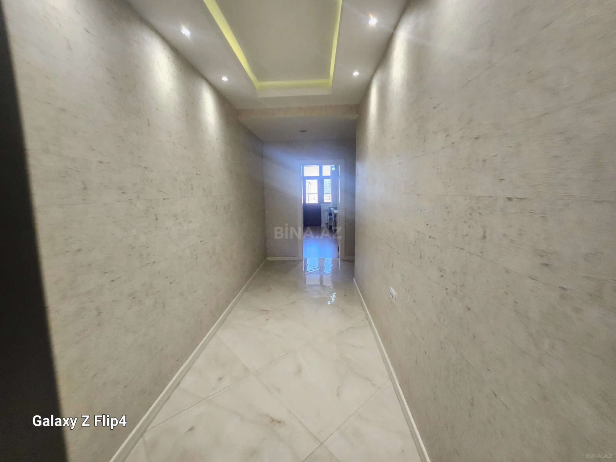 Kirayə verilir 3 otaqlı mənzil 200 m²