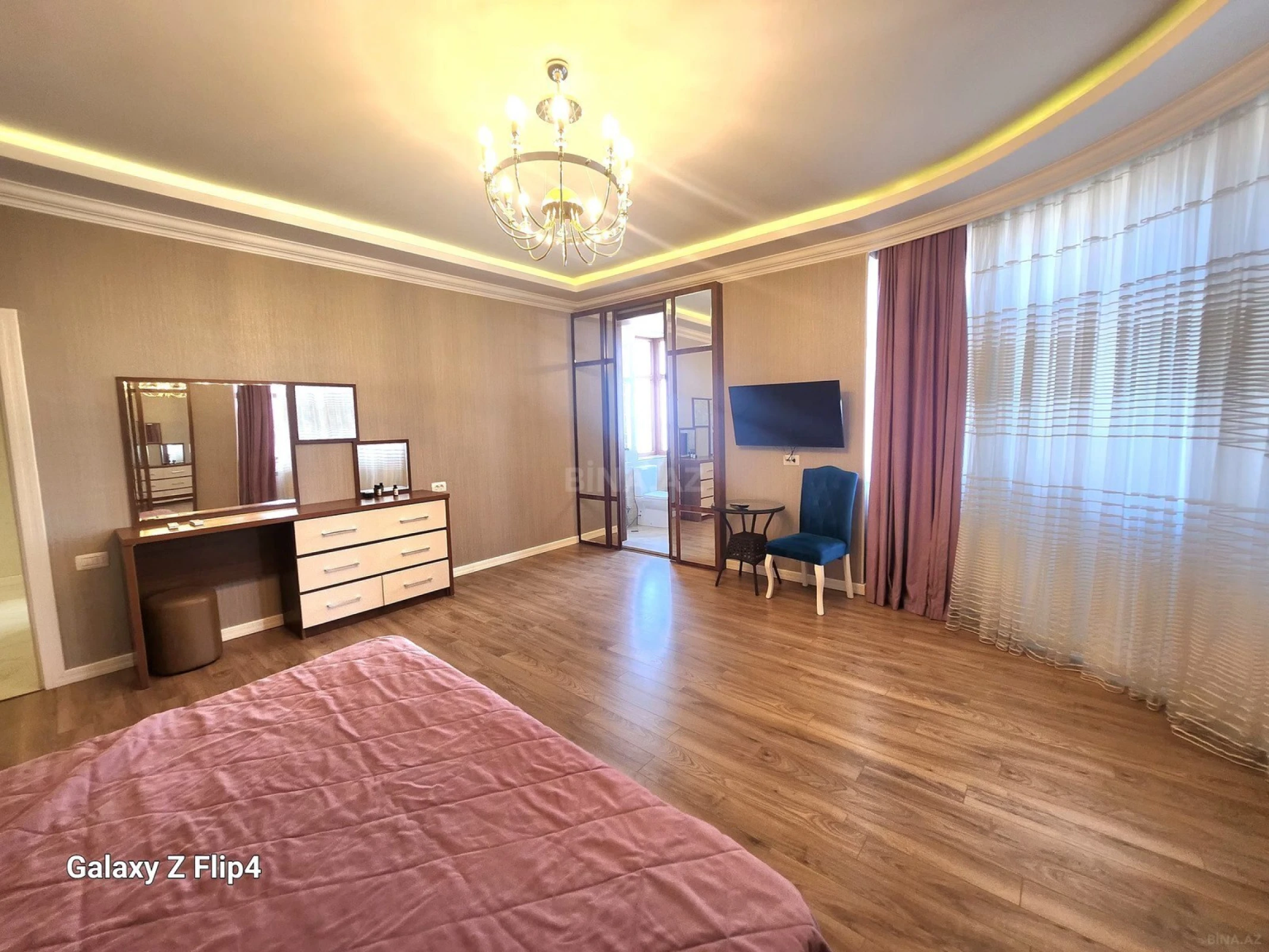 Kirayə verilir 3 otaqlı mənzil 200 m²