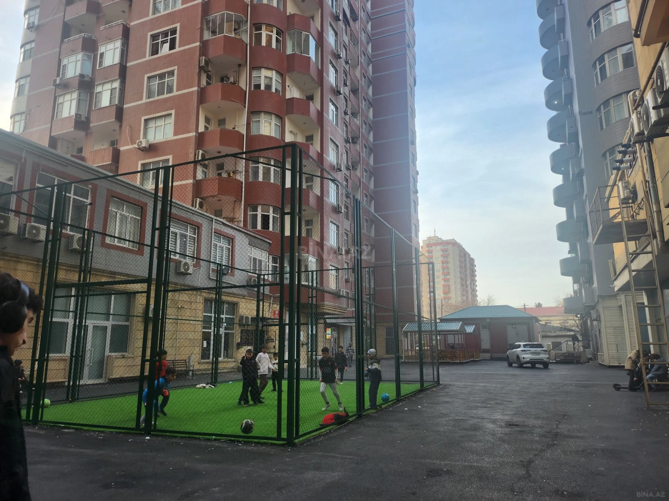 Kirayə verilir 3 otaqlı mənzil 200 m²