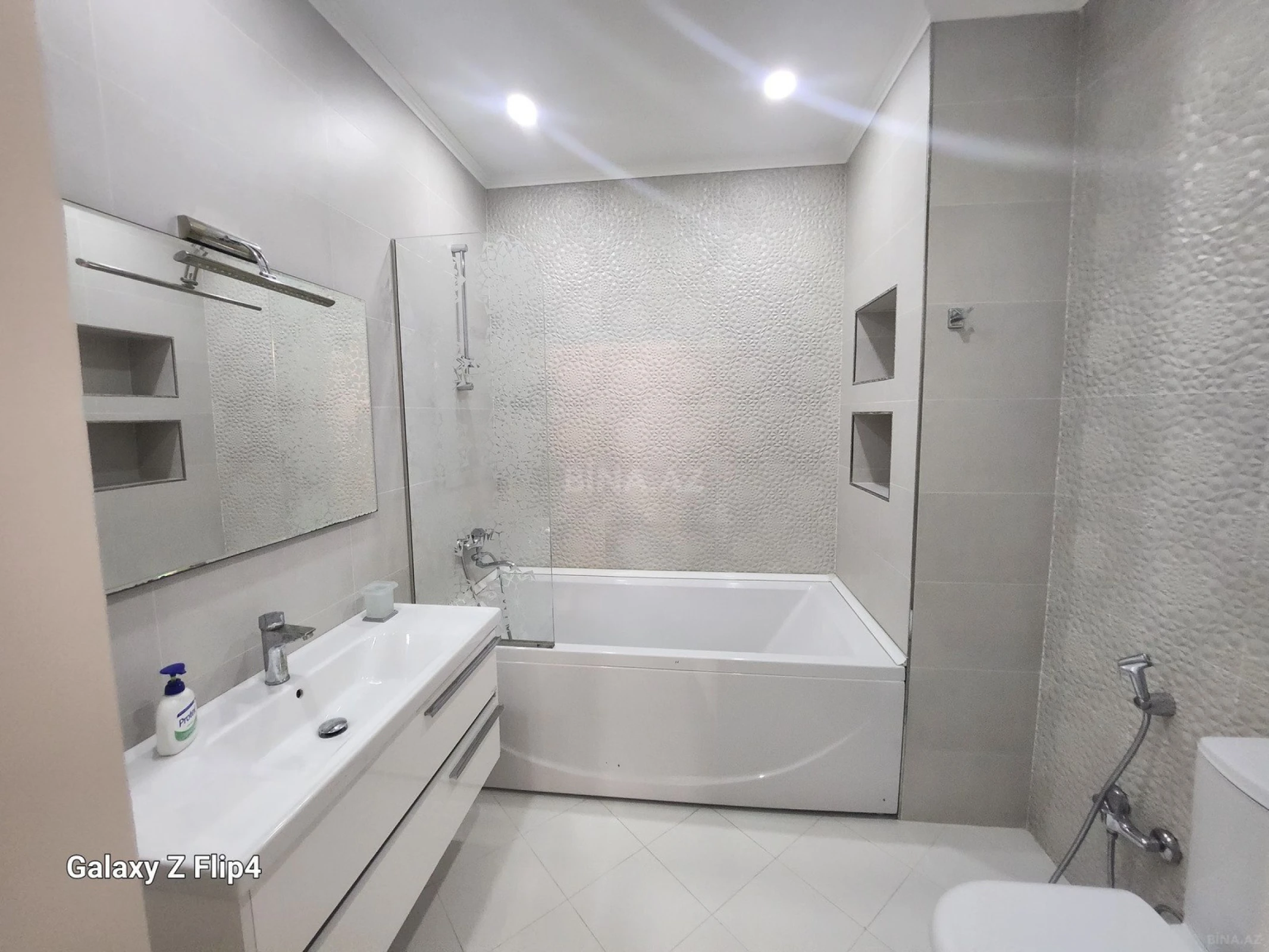 Kirayə verilir 3 otaqlı mənzil 200 m²