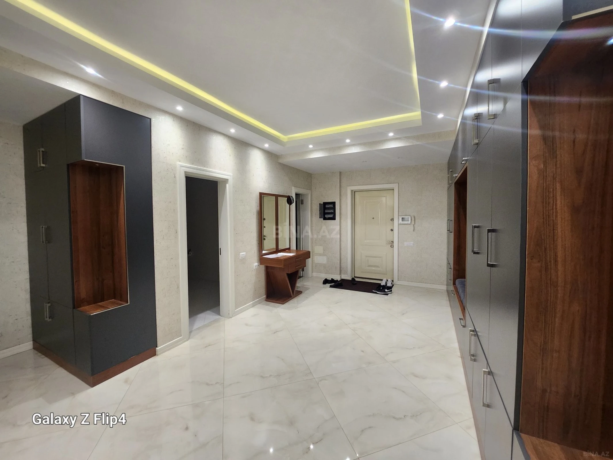 Kirayə verilir 3 otaqlı mənzil 200 m²