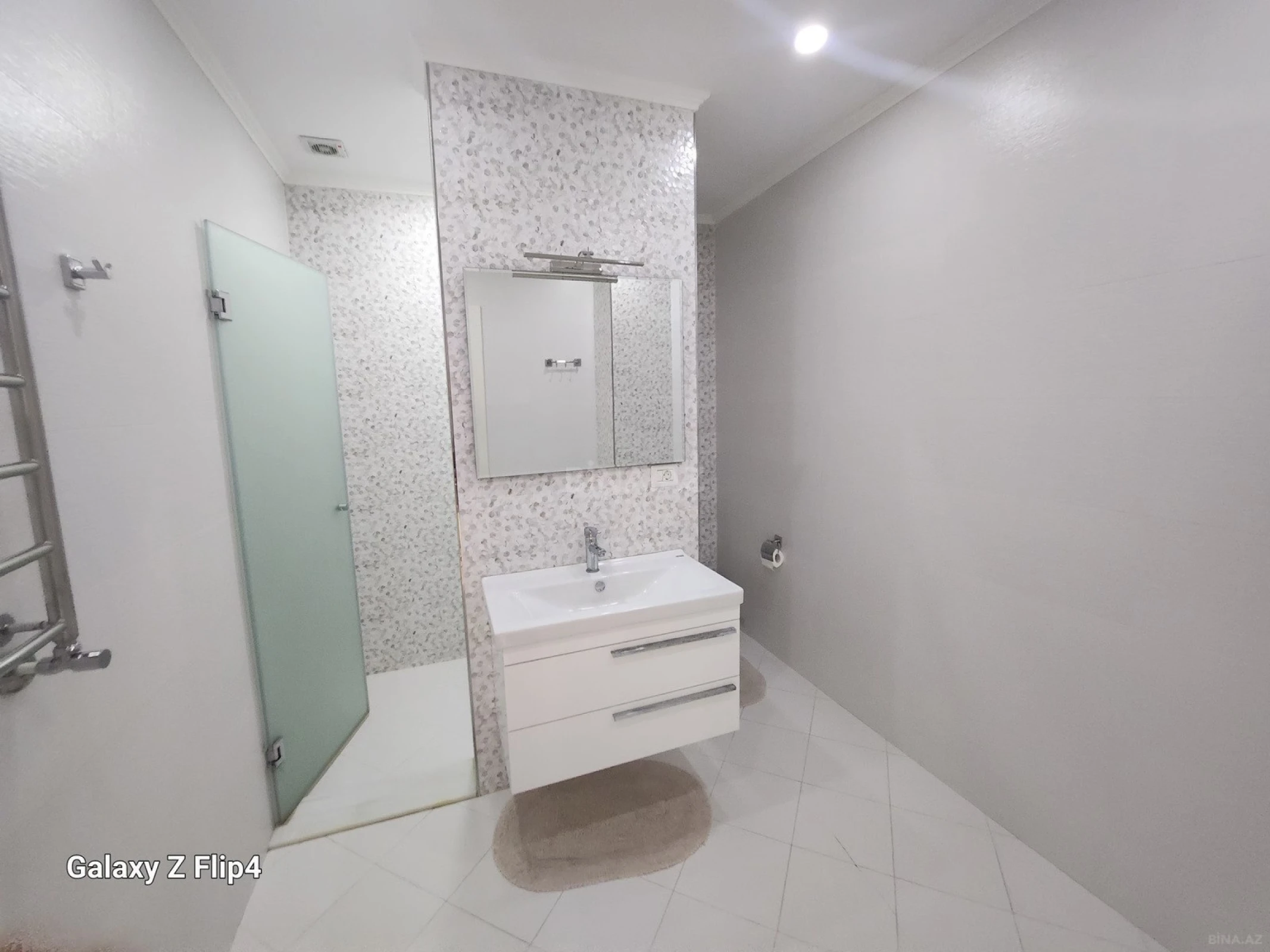 Kirayə verilir 3 otaqlı mənzil 200 m²