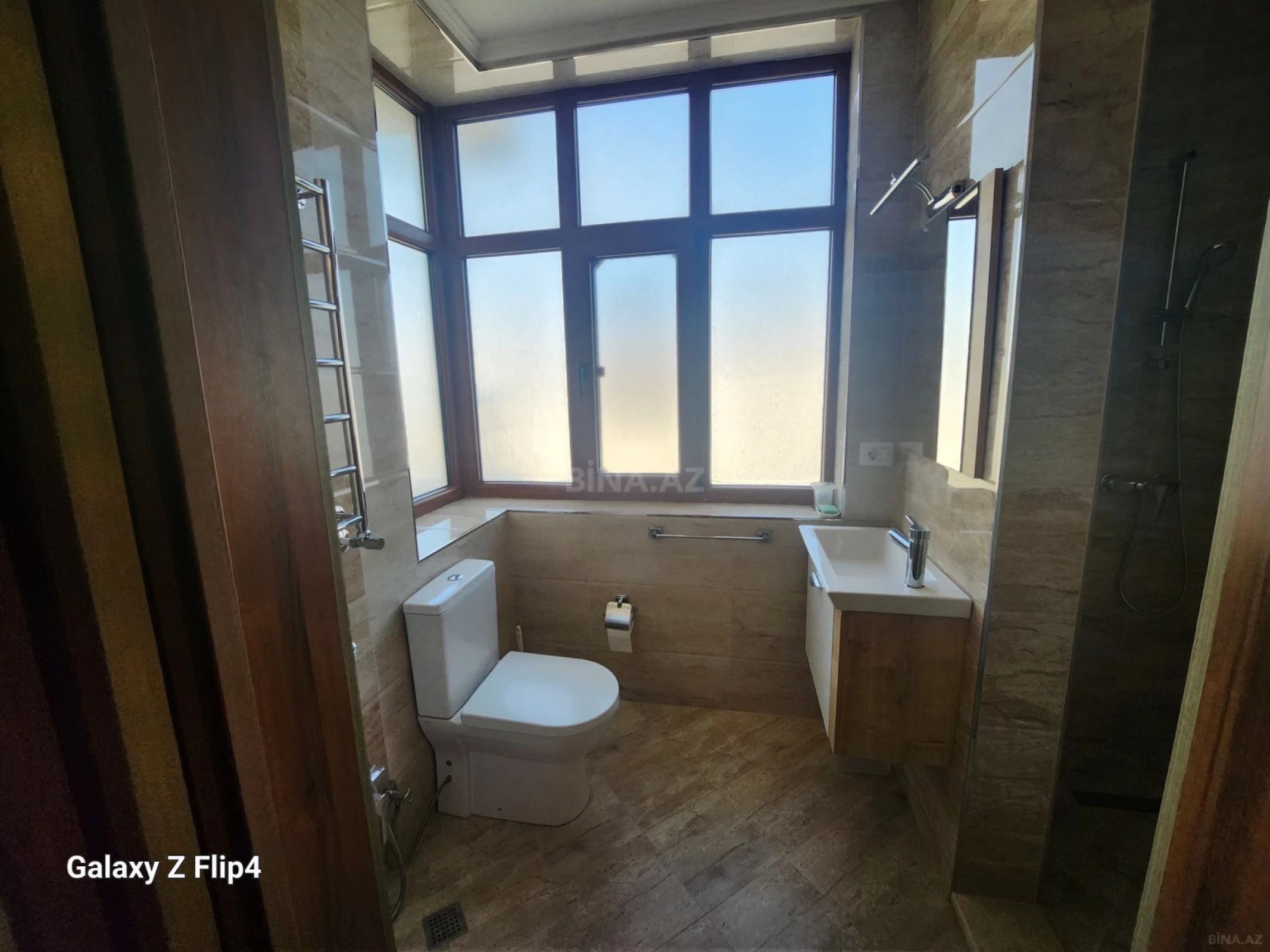 Kirayə verilir 3 otaqlı mənzil 200 m²