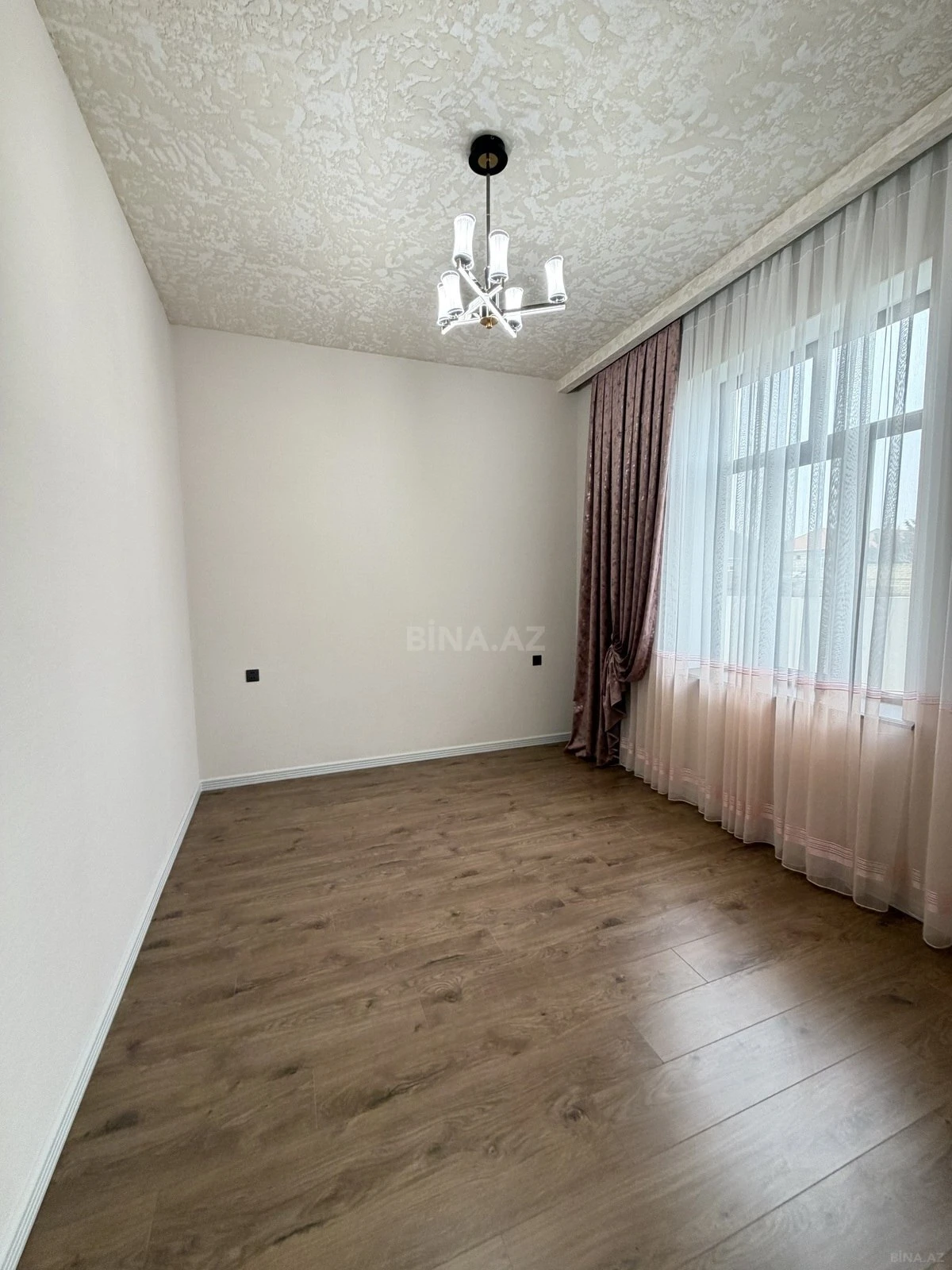 Satılır 4 otaqlı həyət evi 140 m²