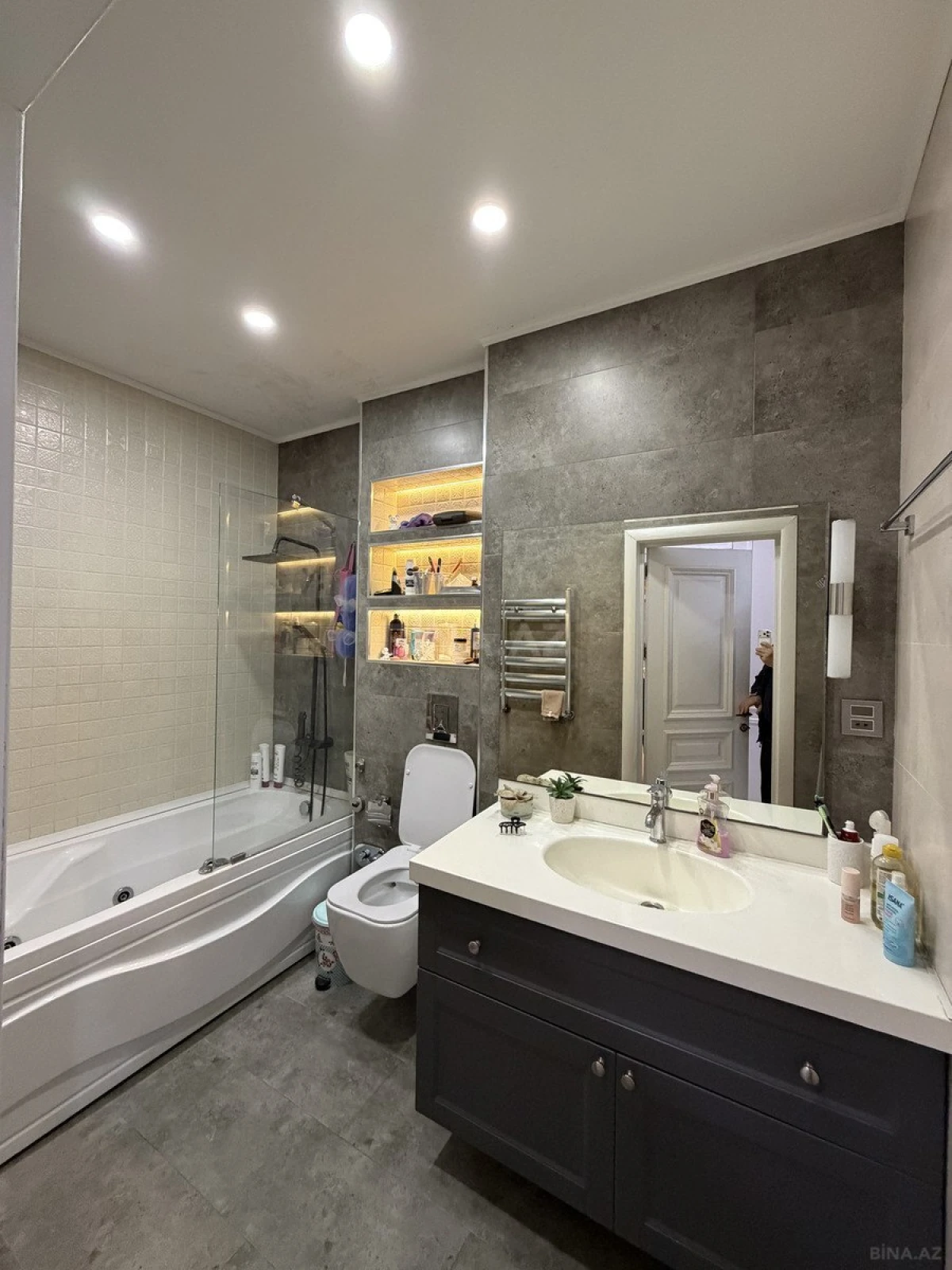 Satılır 3 otaqlı mənzil 134 m²