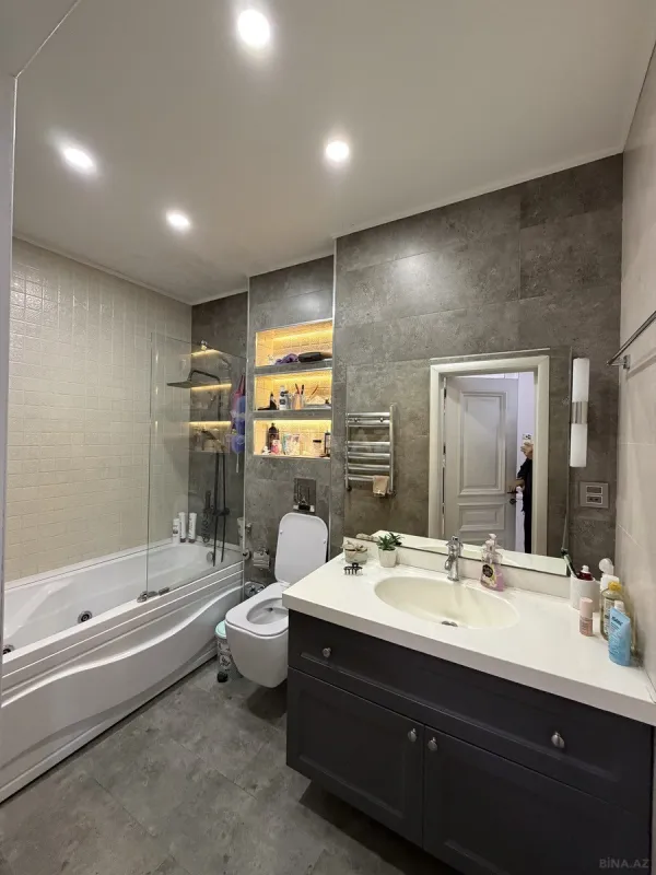 Satılır 3 otaqlı mənzil 134 m²