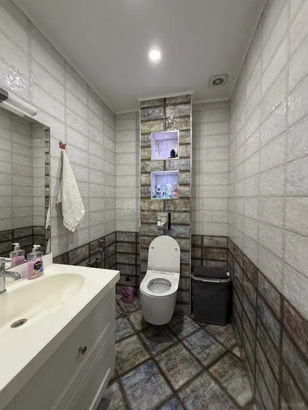 Satılır 3 otaqlı mənzil 134 m²