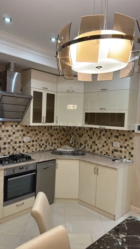 Kirayə verilir 3 otaqlı mənzil 110 m²