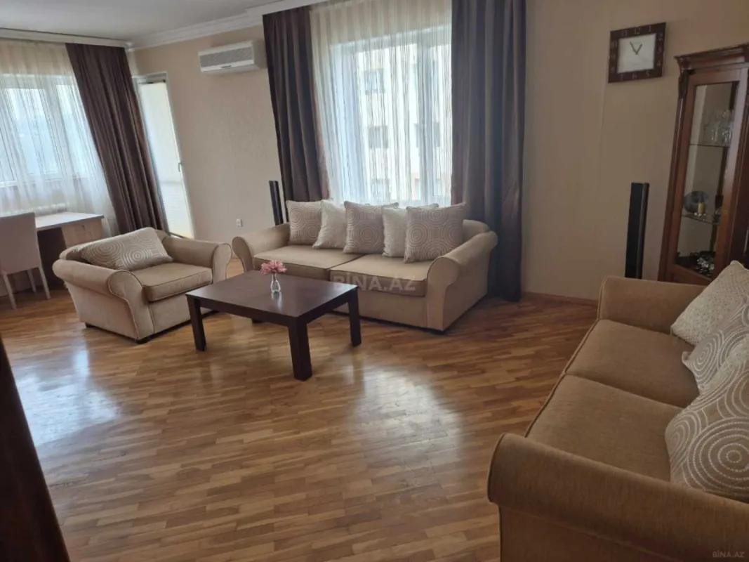Kirayə verilir 2 otaqlı mənzil 85 m²