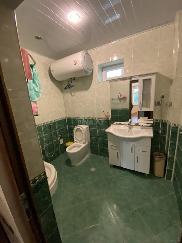 Satılır 5 otaqlı həyət evi 240 m²