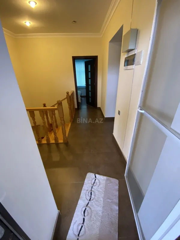 Satılır 5 otaqlı həyət evi 240 m²