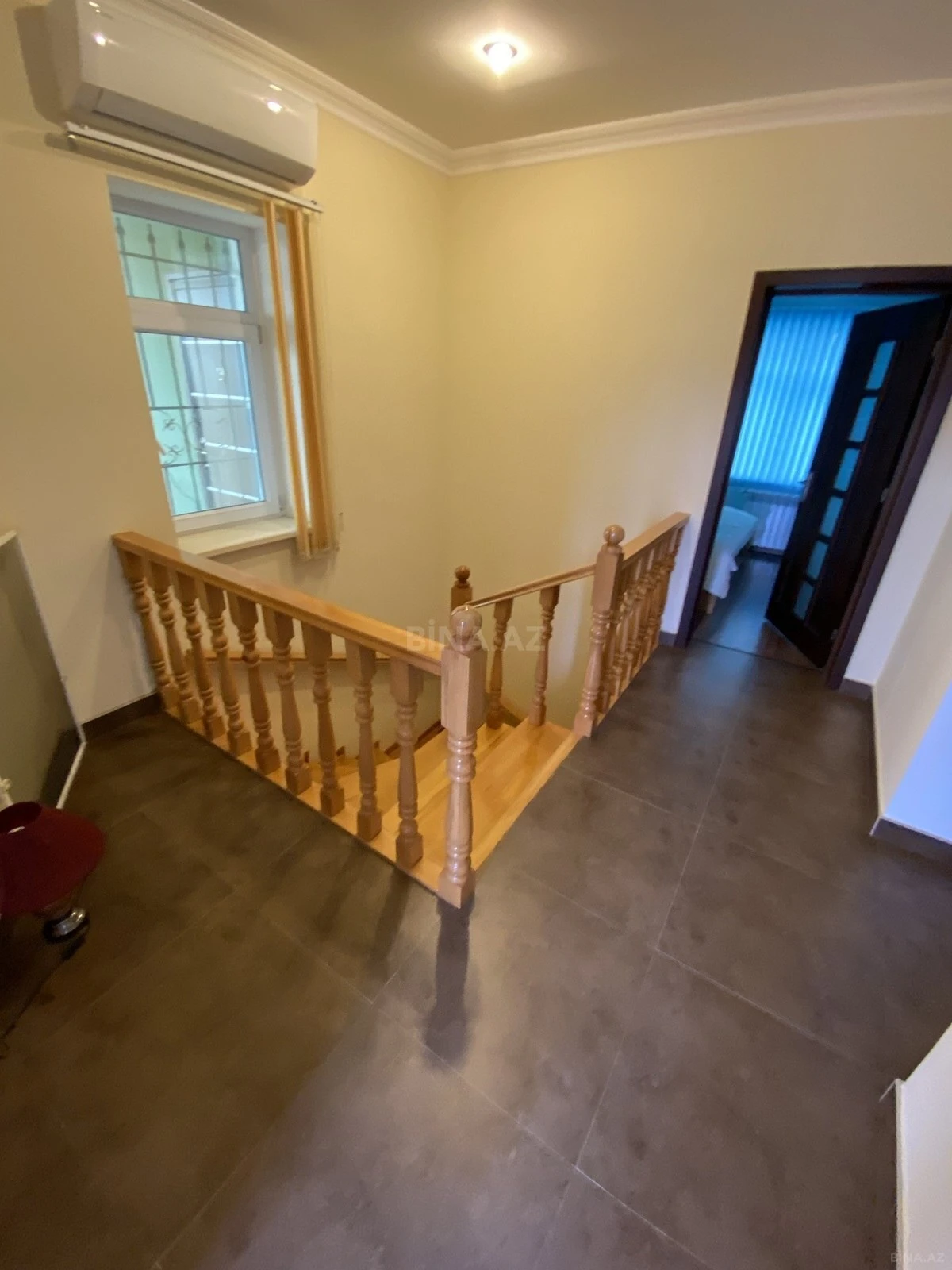 Satılır 5 otaqlı həyət evi 240 m²