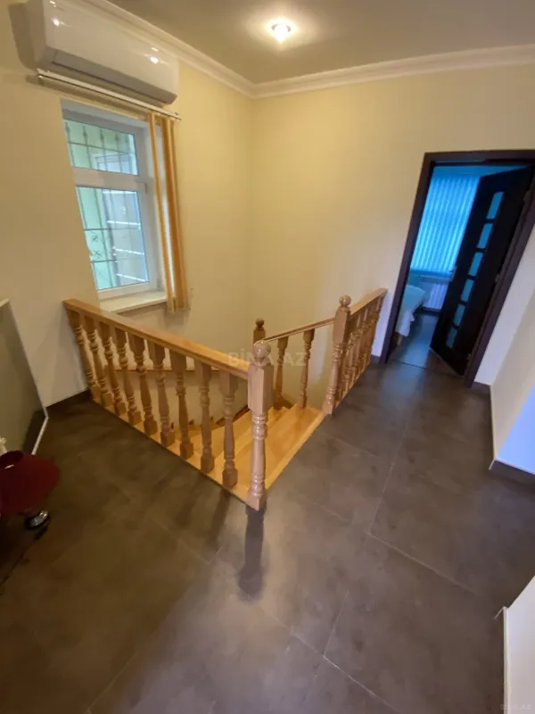 Satılır 5 otaqlı həyət evi 240 m²