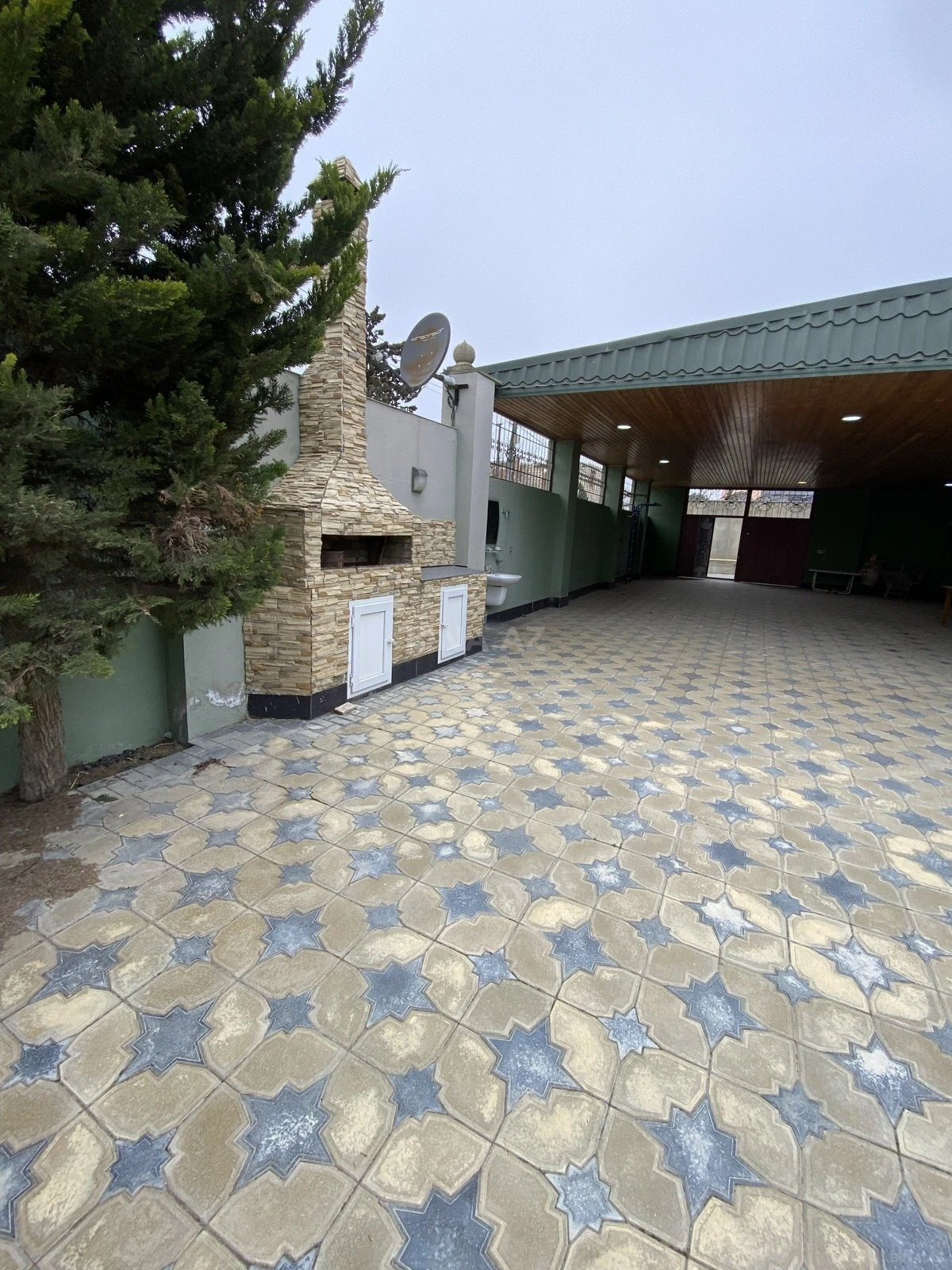 Satılır 5 otaqlı həyət evi 240 m²