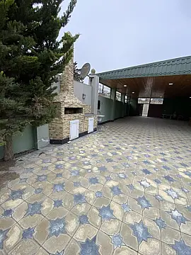 Satılır 5 otaqlı həyət evi 240 m²