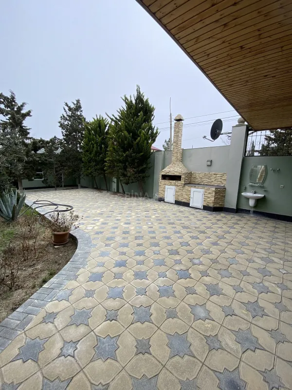 Satılır 5 otaqlı həyət evi 240 m²
