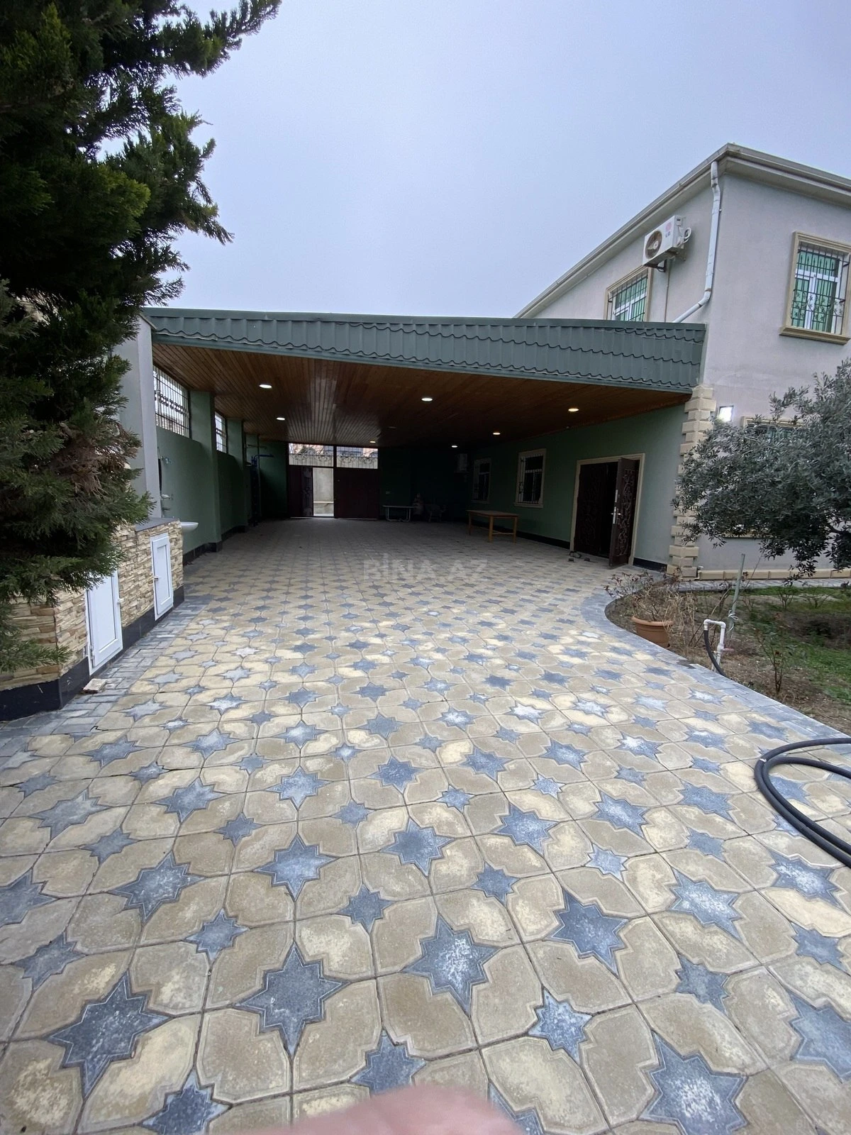 Satılır 5 otaqlı həyət evi 240 m²