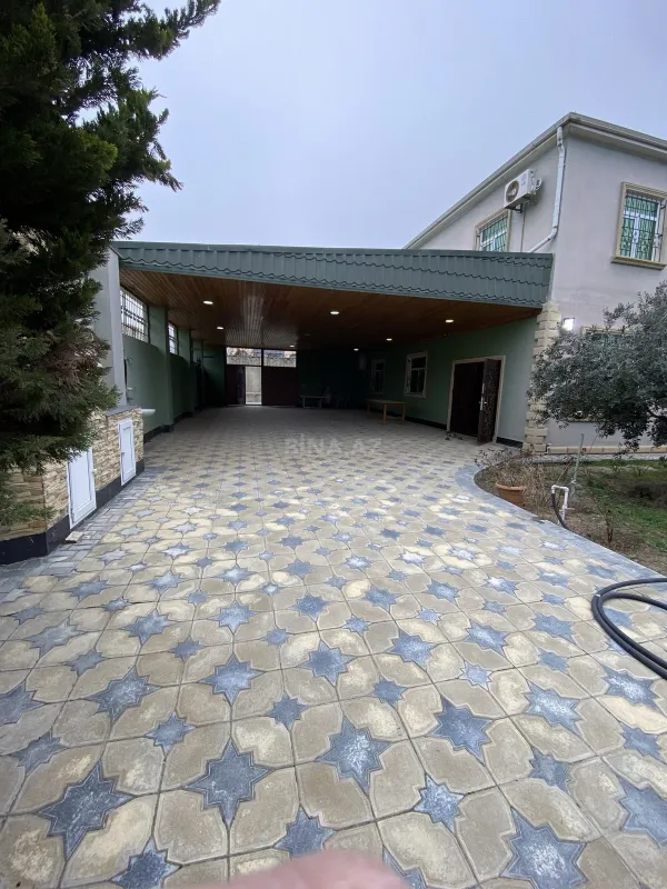 Satılır 5 otaqlı həyət evi 240 m²