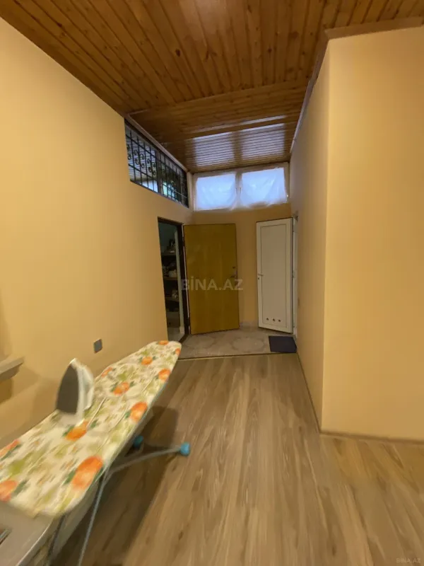 Satılır 5 otaqlı həyət evi 240 m²