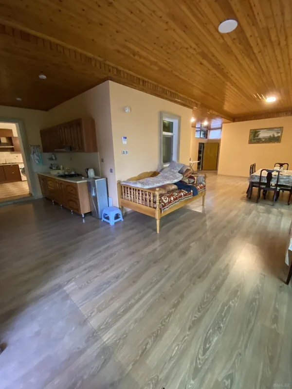 Satılır 5 otaqlı həyət evi 240 m²