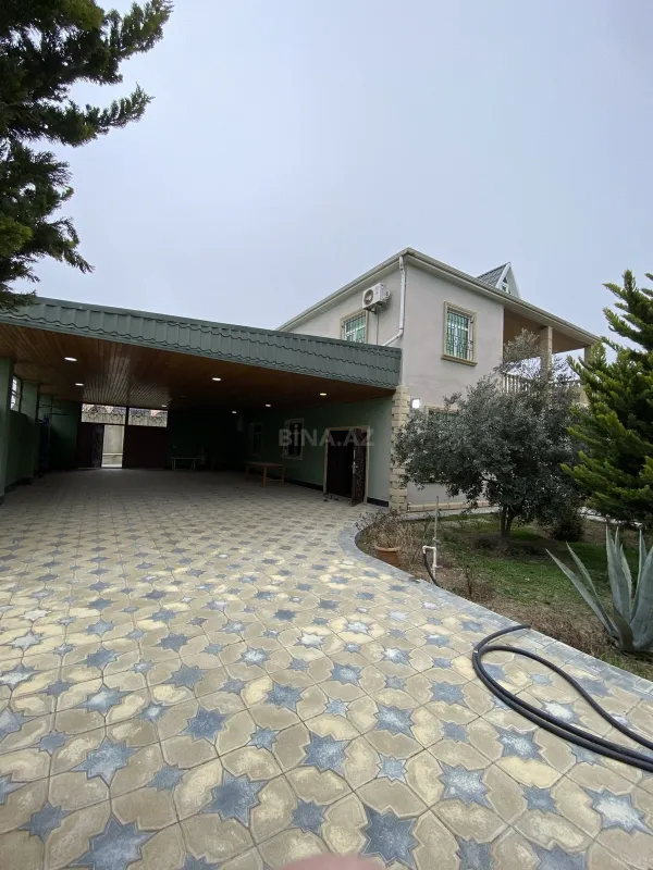 Satılır 5 otaqlı həyət evi 240 m²