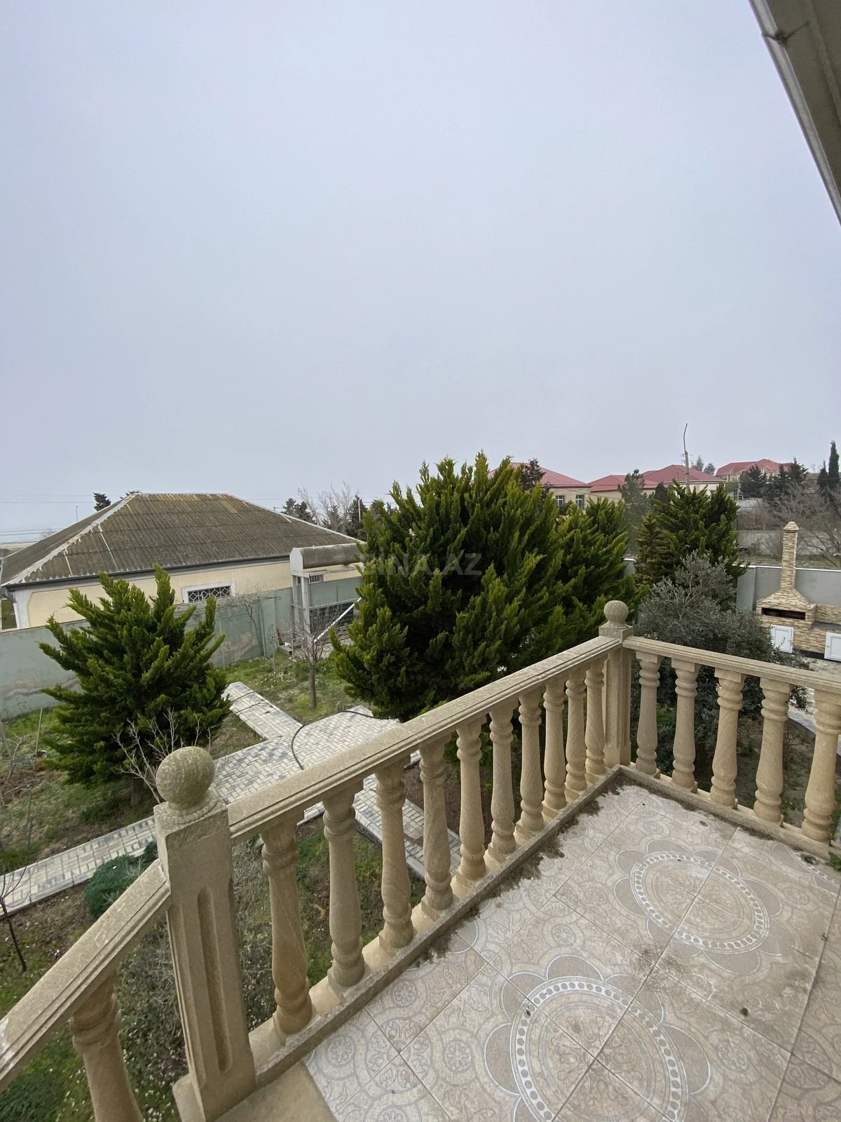 Satılır 5 otaqlı həyət evi 240 m²